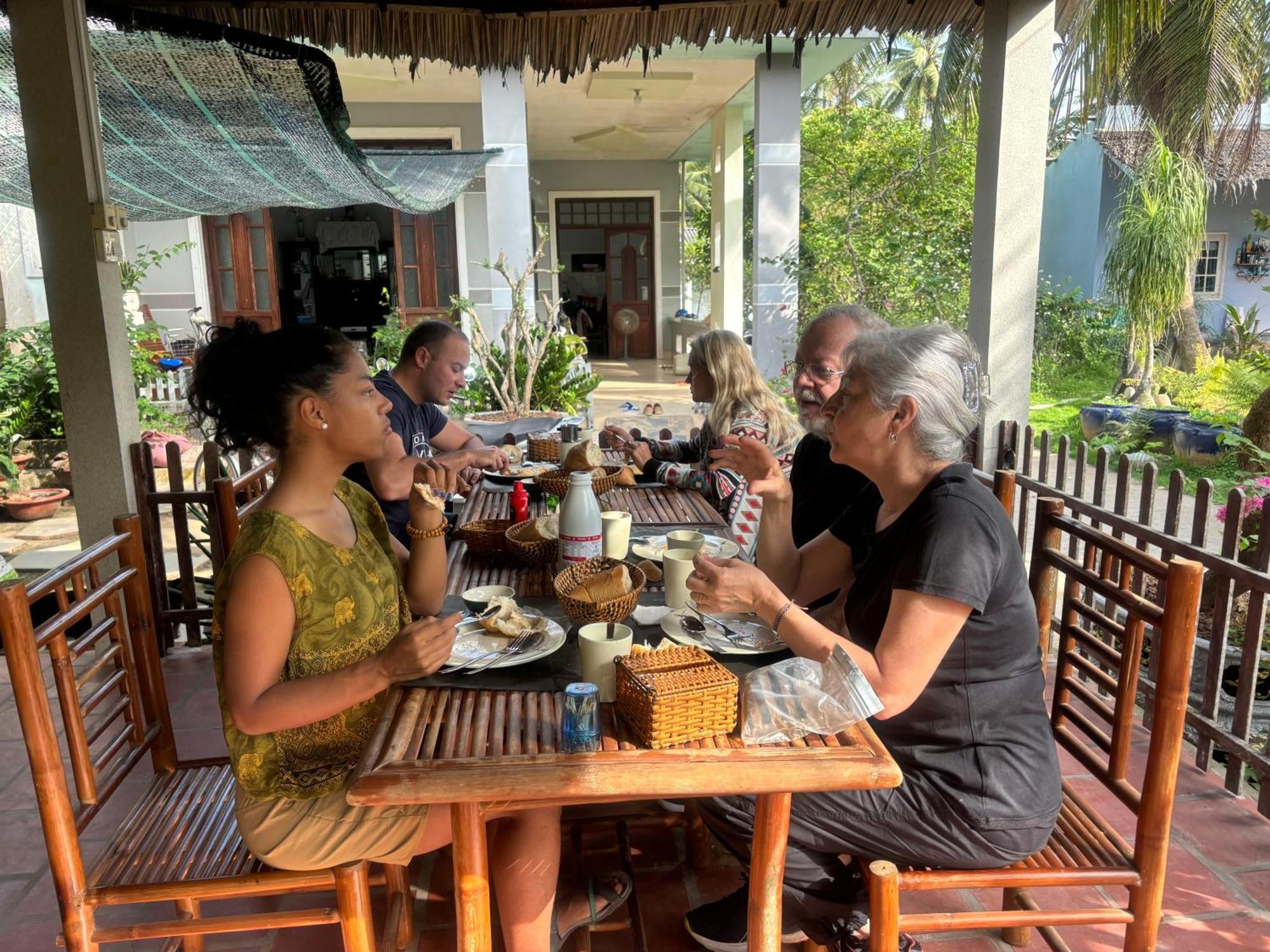 Homestay Bentre Coco Lodge Ben Tre Экстерьер фото